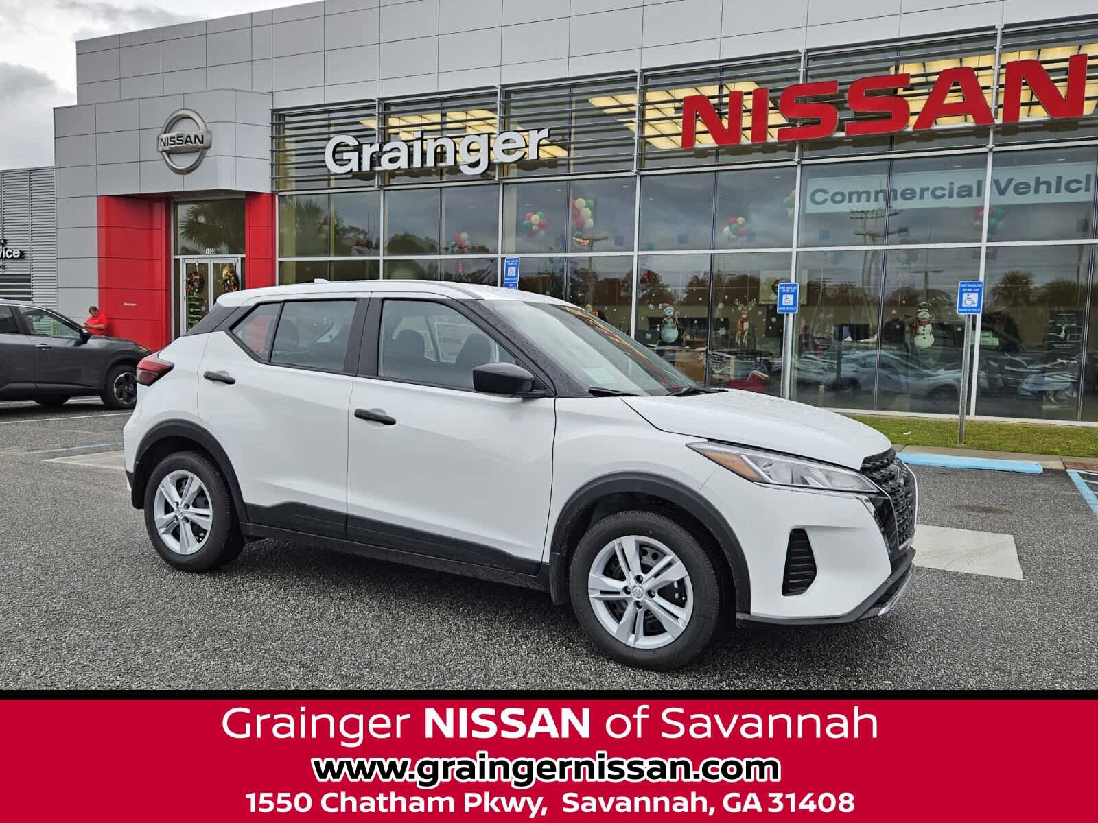 New 2025 Nissan Kicks Play S