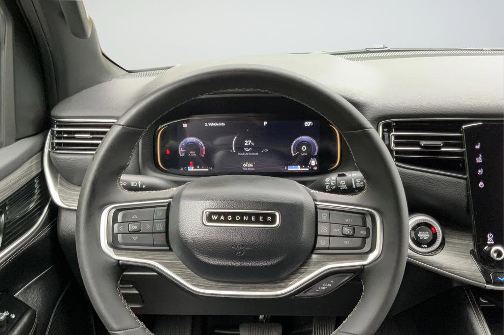 Used 2023 Jeep Wagoneer L Series II RWD image 14
