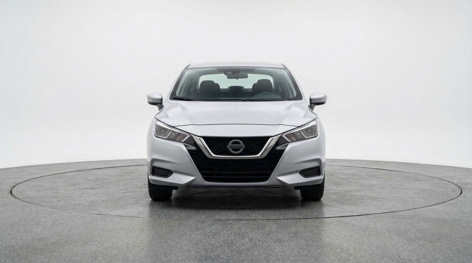 Used 2025 Nissan Versa SV image 2