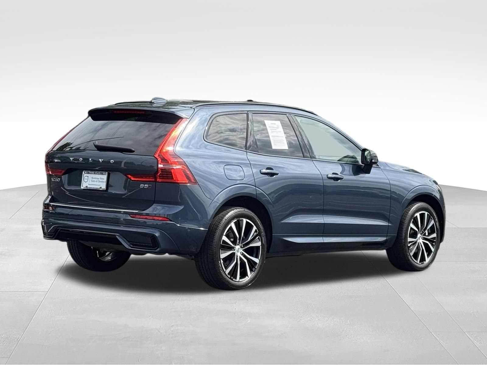 Used 2023 Volvo XC60 B5 Plus w/ Climate Package AWD/4WD image 4