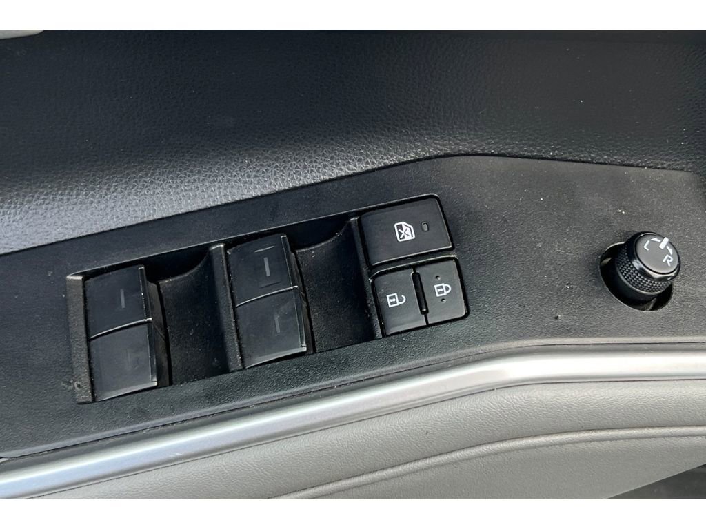 Used 2023 Toyota Highlander XLE image 12