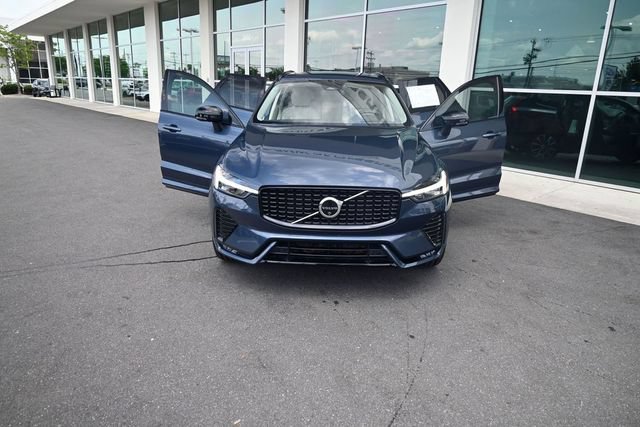 Used 2024 Volvo XC60 B5 Ultimate w/ Protection Package Premier AWD/4WD image 33