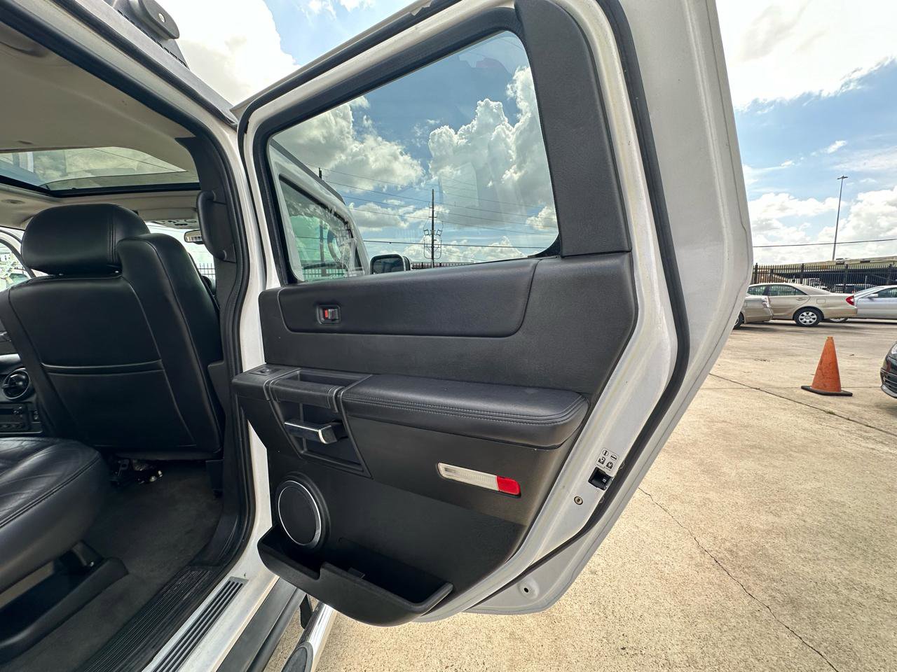 Used 2007 HUMMER H2 Luxury image 16