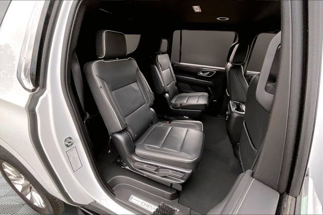 Used 2023 Chevrolet Suburban Premier image 17
