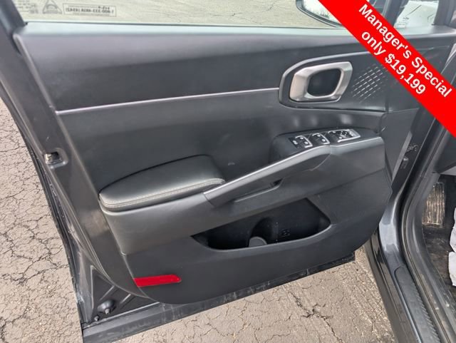 Used 2023 Kia Sorento LX AWD/4WD image 15