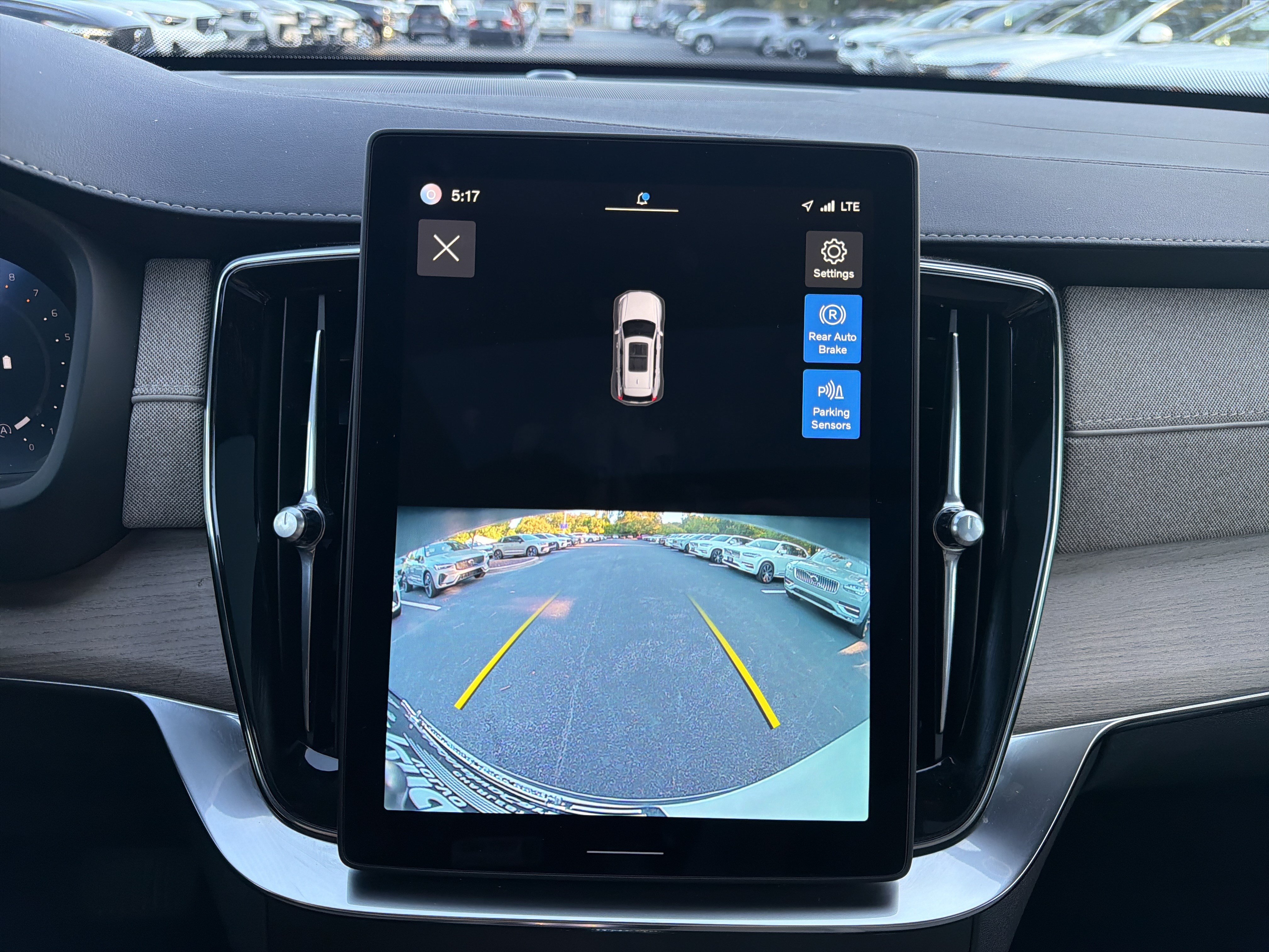 Certified 2025 Volvo XC90 B5 Core AWD/4WD image 25