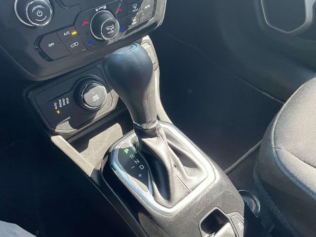 Used 2021 Jeep Renegade Latitude AWD/4WD image 30