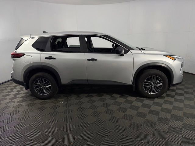 Used 2025 Nissan Rogue S FWD image 10