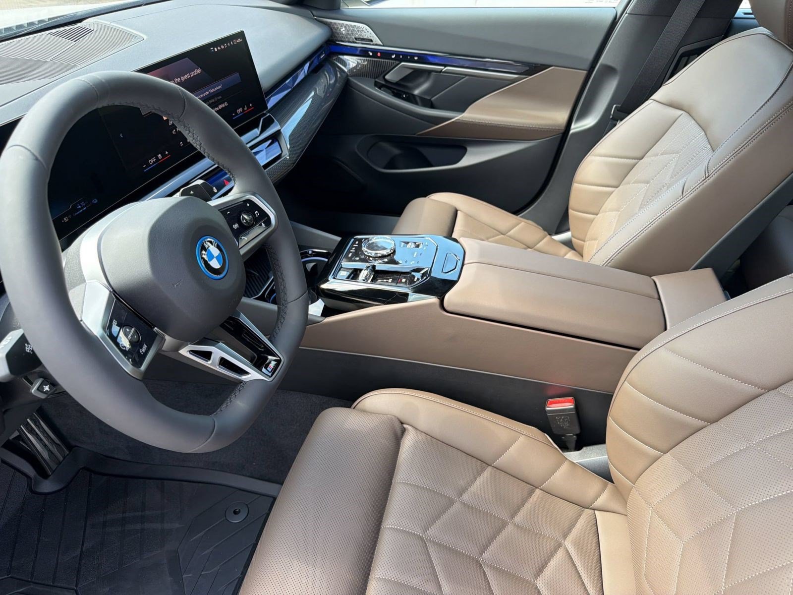 New 2027 BMW 550e xDrive w/ Executive Package AWD/4WD image 4