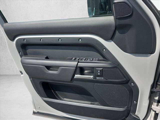 Used 2026 Land Rover Defender 110 X-Dynamic SE AWD/4WD image 26