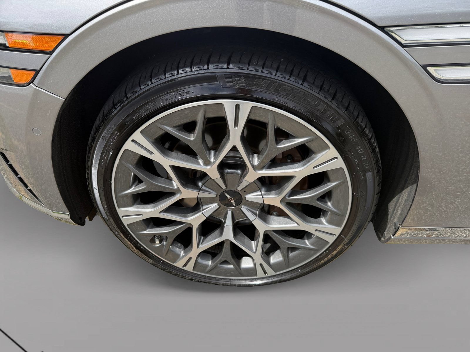 Used 2025 Genesis G90 3.5T AWD/4WD image 3