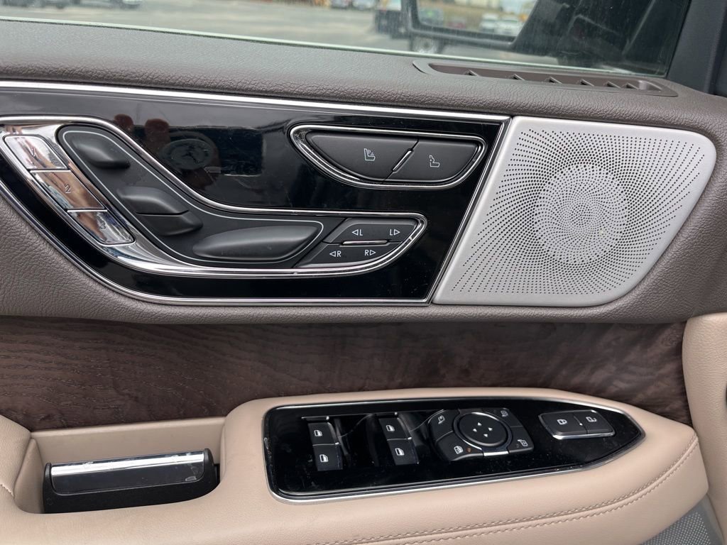 Used 2022 Lincoln Navigator L Reserve image 10