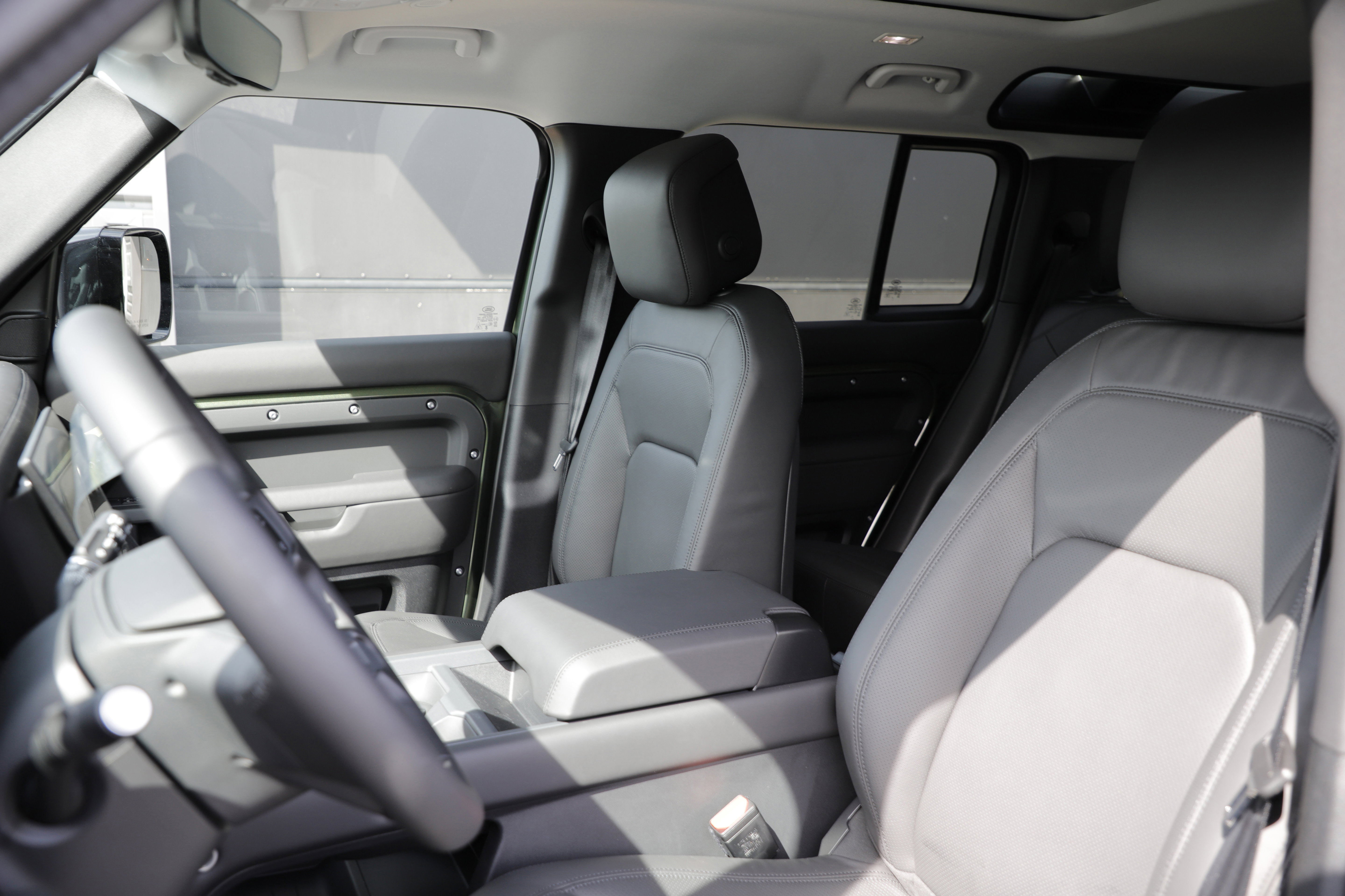 New 2026 Land Rover Defender 110 X-Dynamic SE image 16