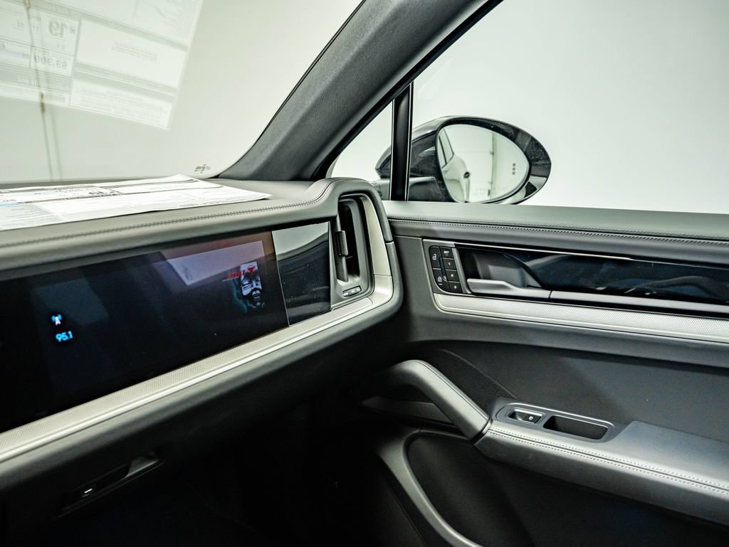 New 2026 Porsche Cayenne Coupe AWD/4WD image 34