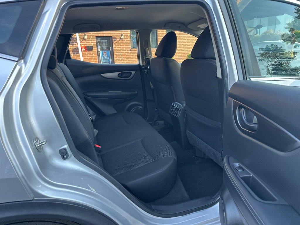 Used 2019 Nissan Rogue Sport S image 15