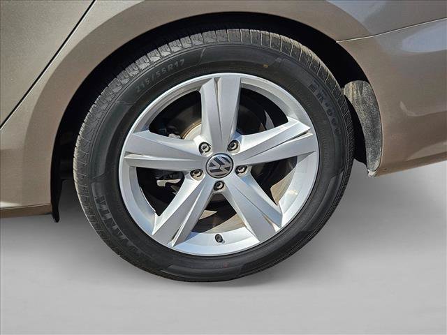Used 2015 Volkswagen Passat 1.8T Limited Edition FWD image 13