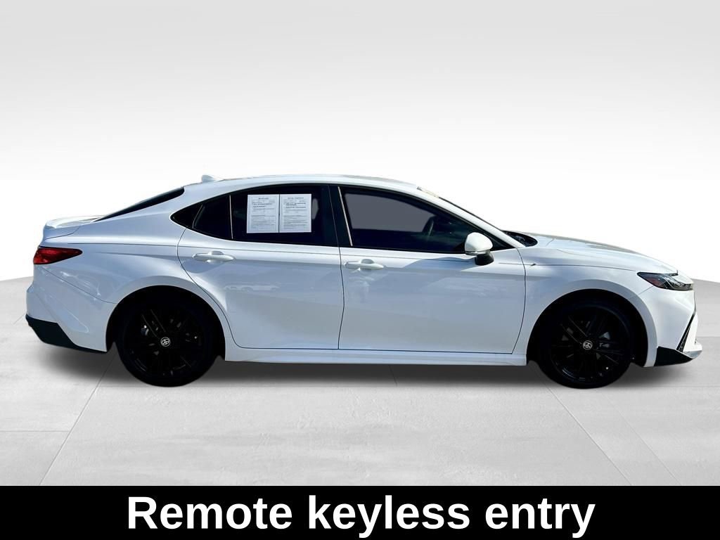 Used 2025 Toyota Camry SE w/ Convenience Package image 4