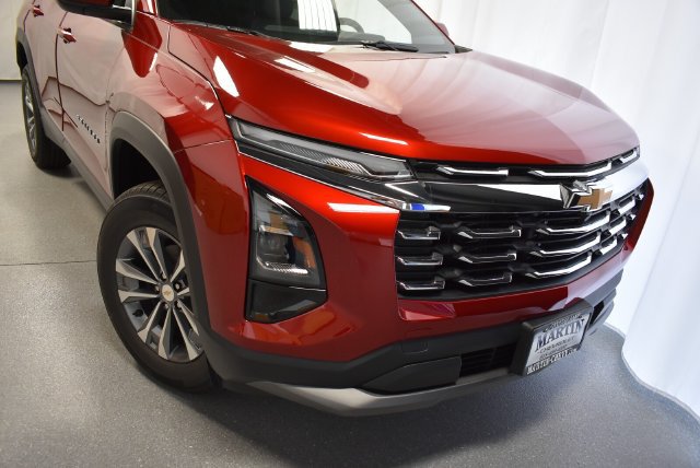 New 2026 Chevrolet Equinox LT w/ Convenience Package II AWD/4WD image 3