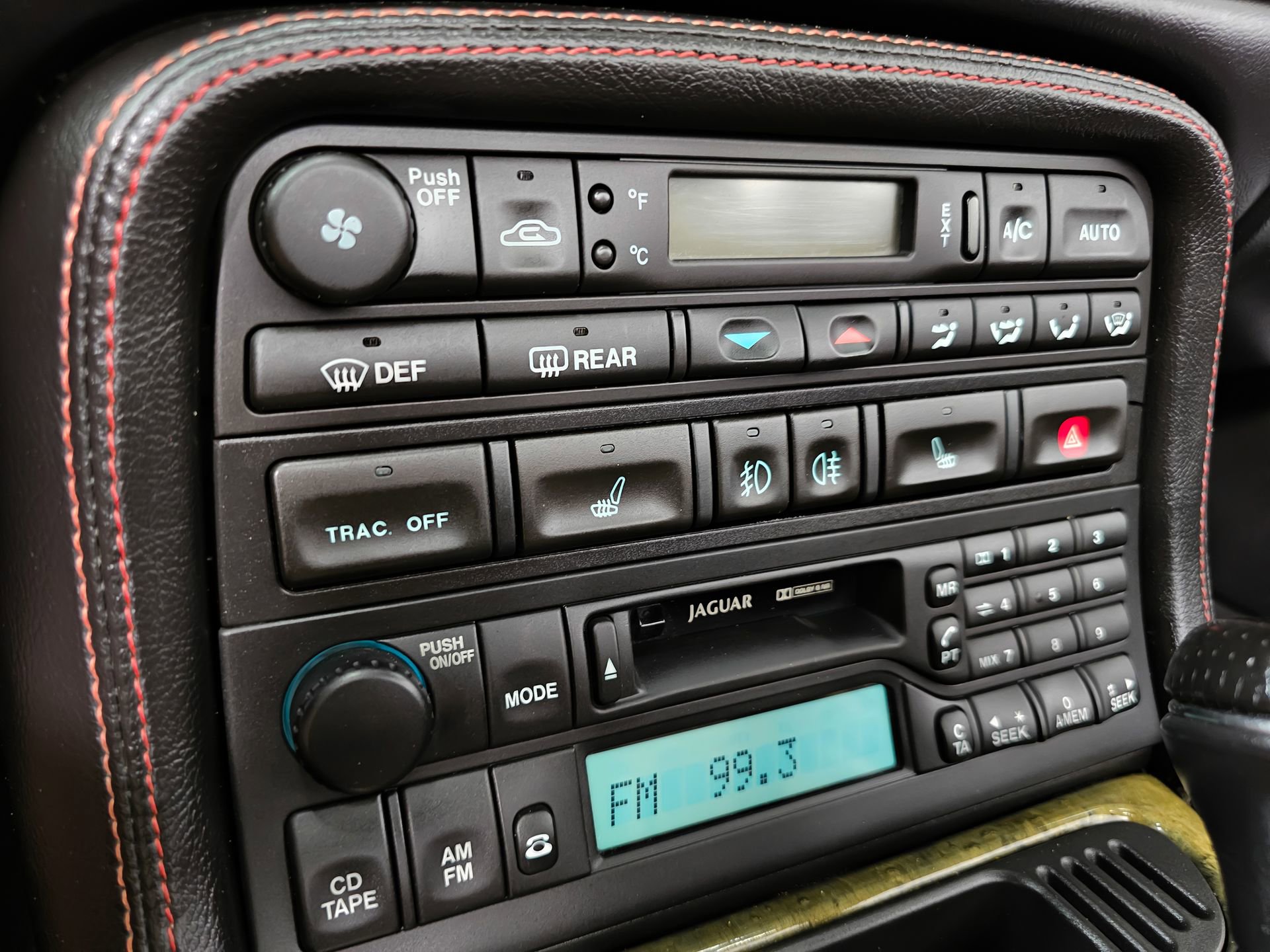 Used 2001 Jaguar XK8 Convertible RWD image 33