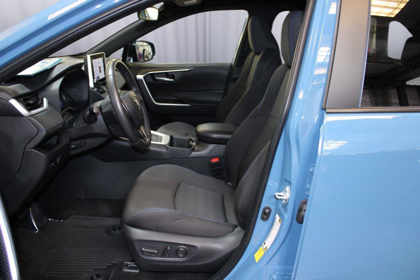 Used 2025 Toyota RAV4 SE AWD/4WD image 33