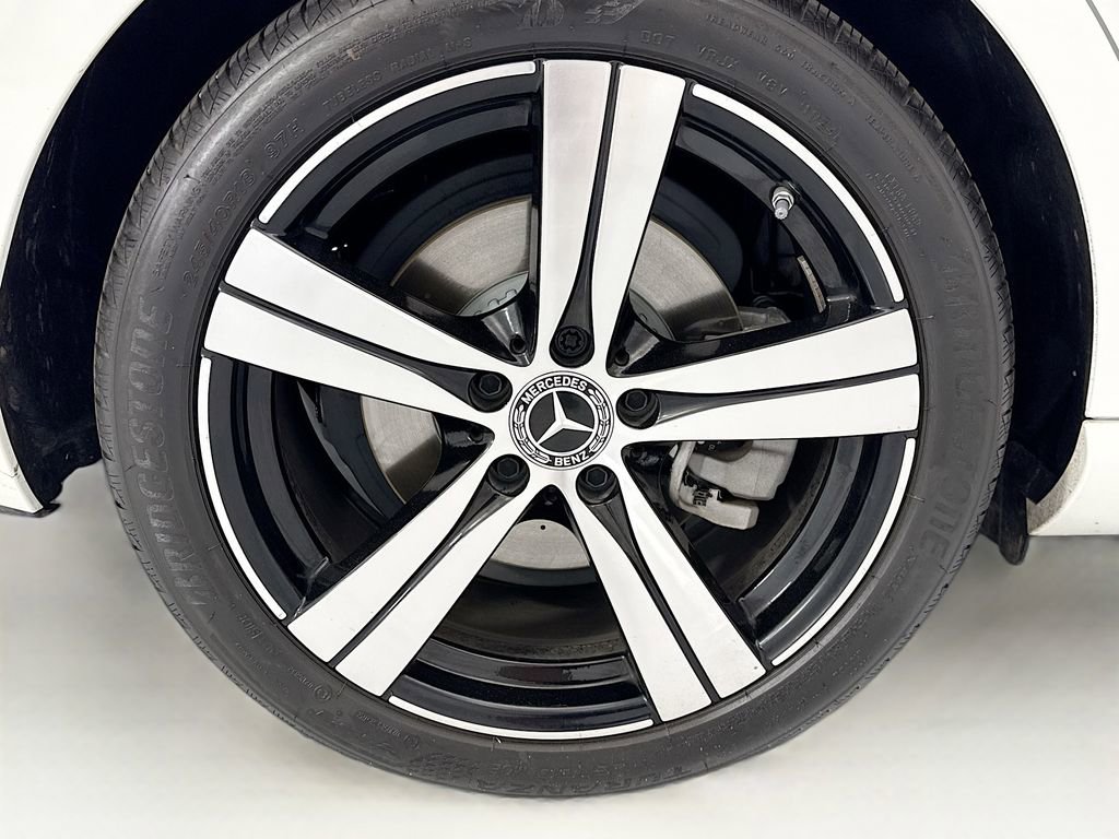 Used 2025 Mercedes-Benz C 300 Sedan image 31