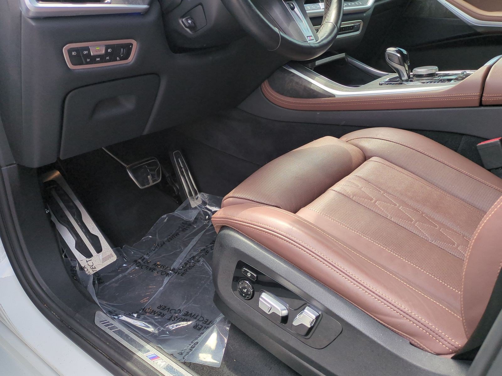 Used 2022 BMW X7 xDrive40i w/ M Sport Package AWD/4WD image 17