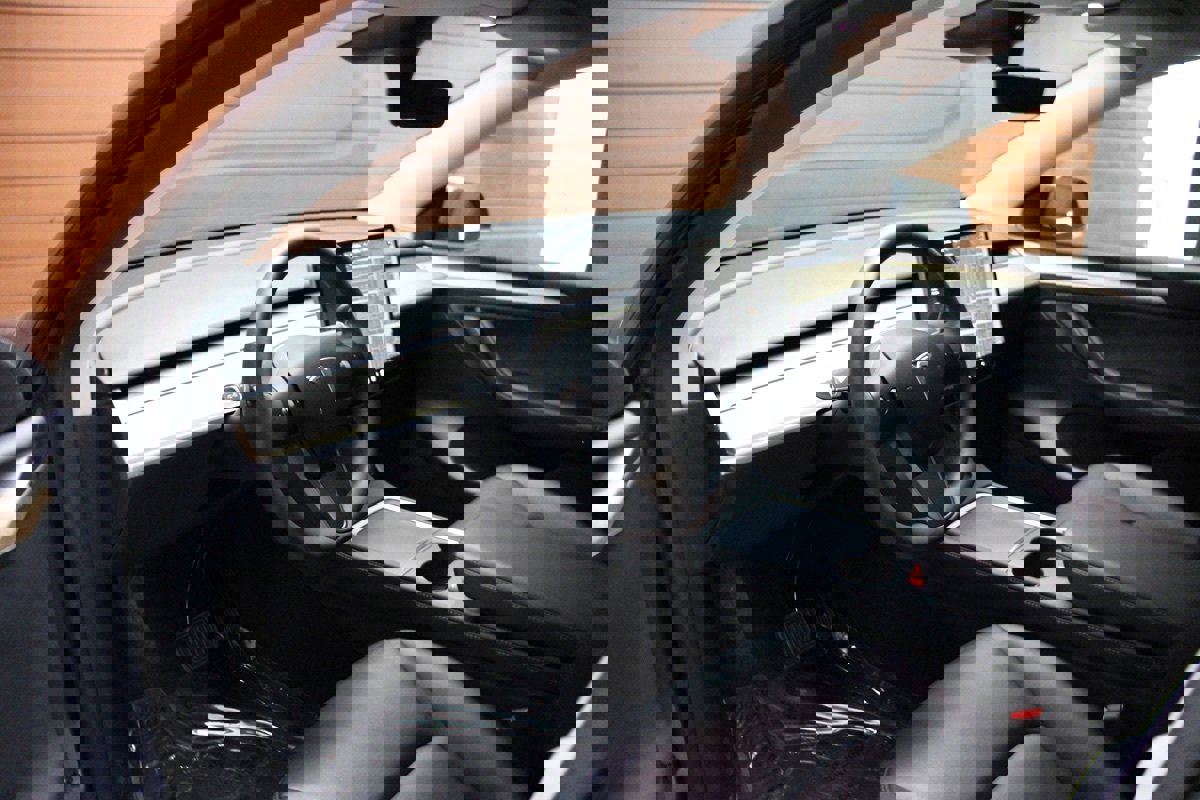 Used 2023 Tesla Model Y Long Range image 19