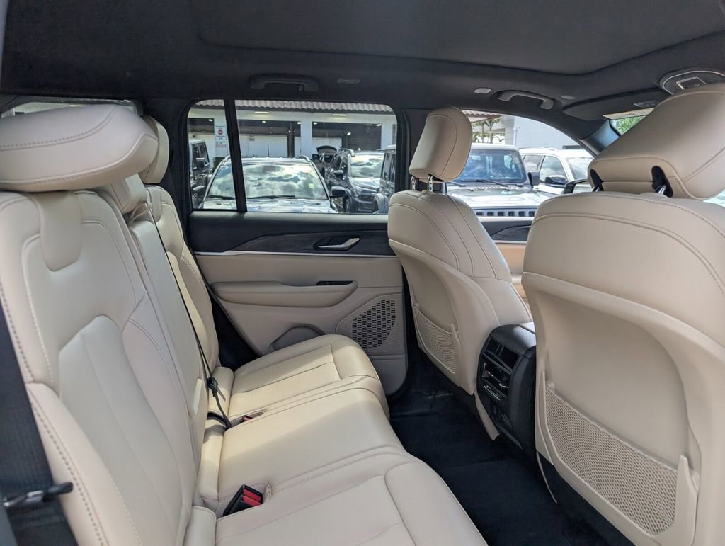 Certified 2024 Jeep Grand Cherokee Limited image 18