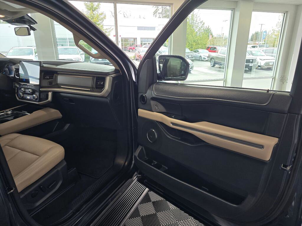Used 2024 Ford Expedition XLT image 44