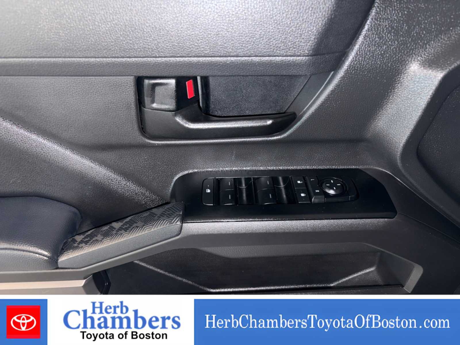 Used 2025 Toyota Tacoma SR5 AWD/4WD image 14