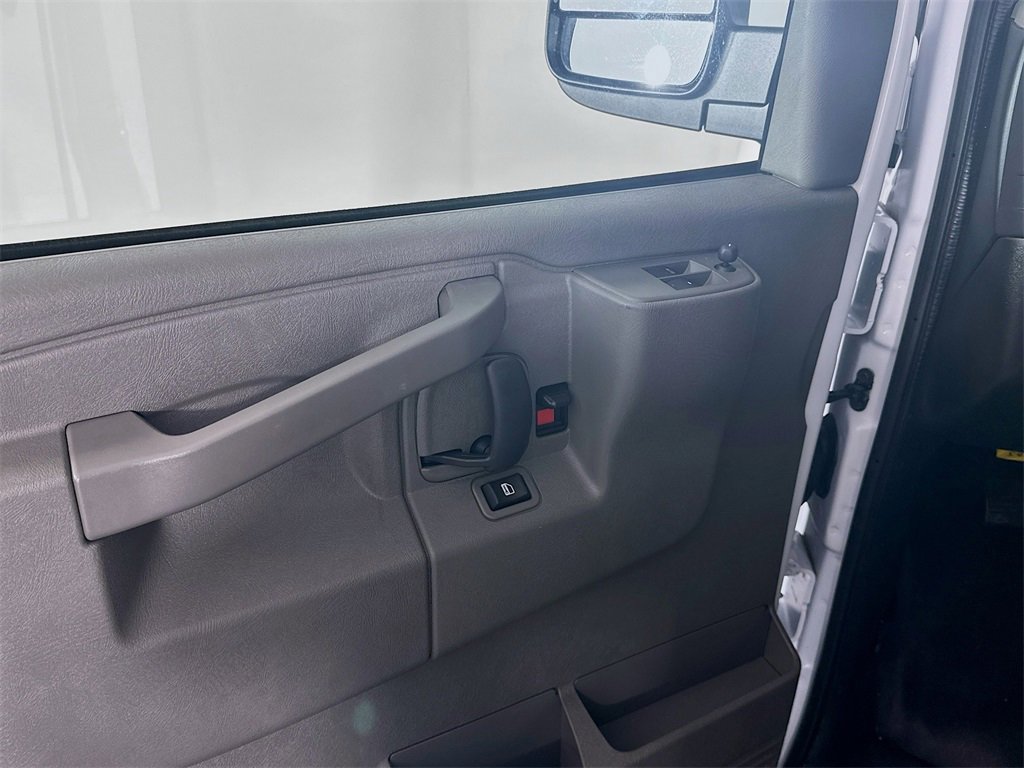 Used 2024 Chevrolet Express 2500 image 22