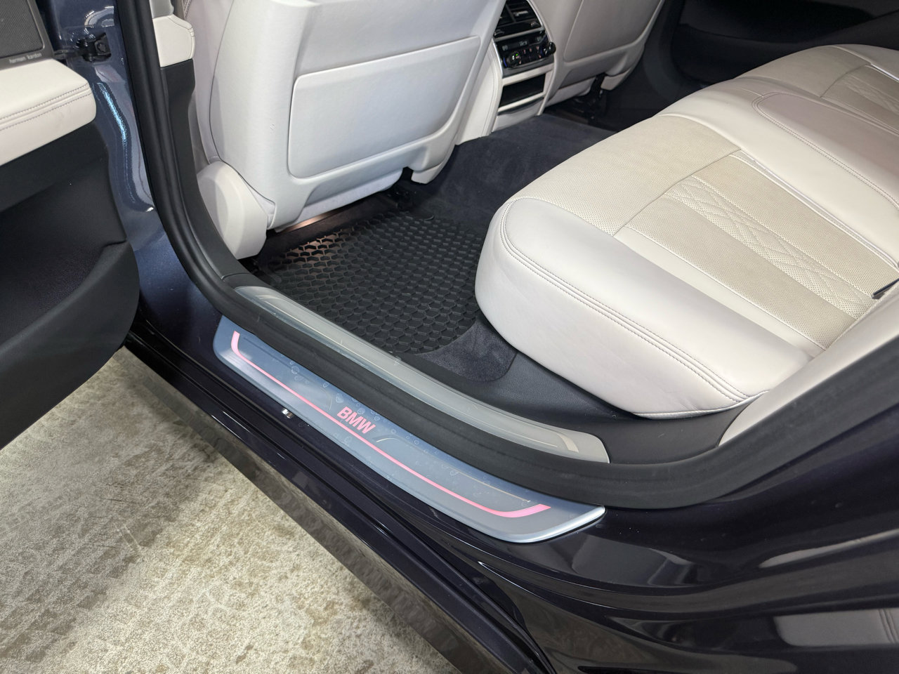 Used 2018 BMW 750i xDrive image 45