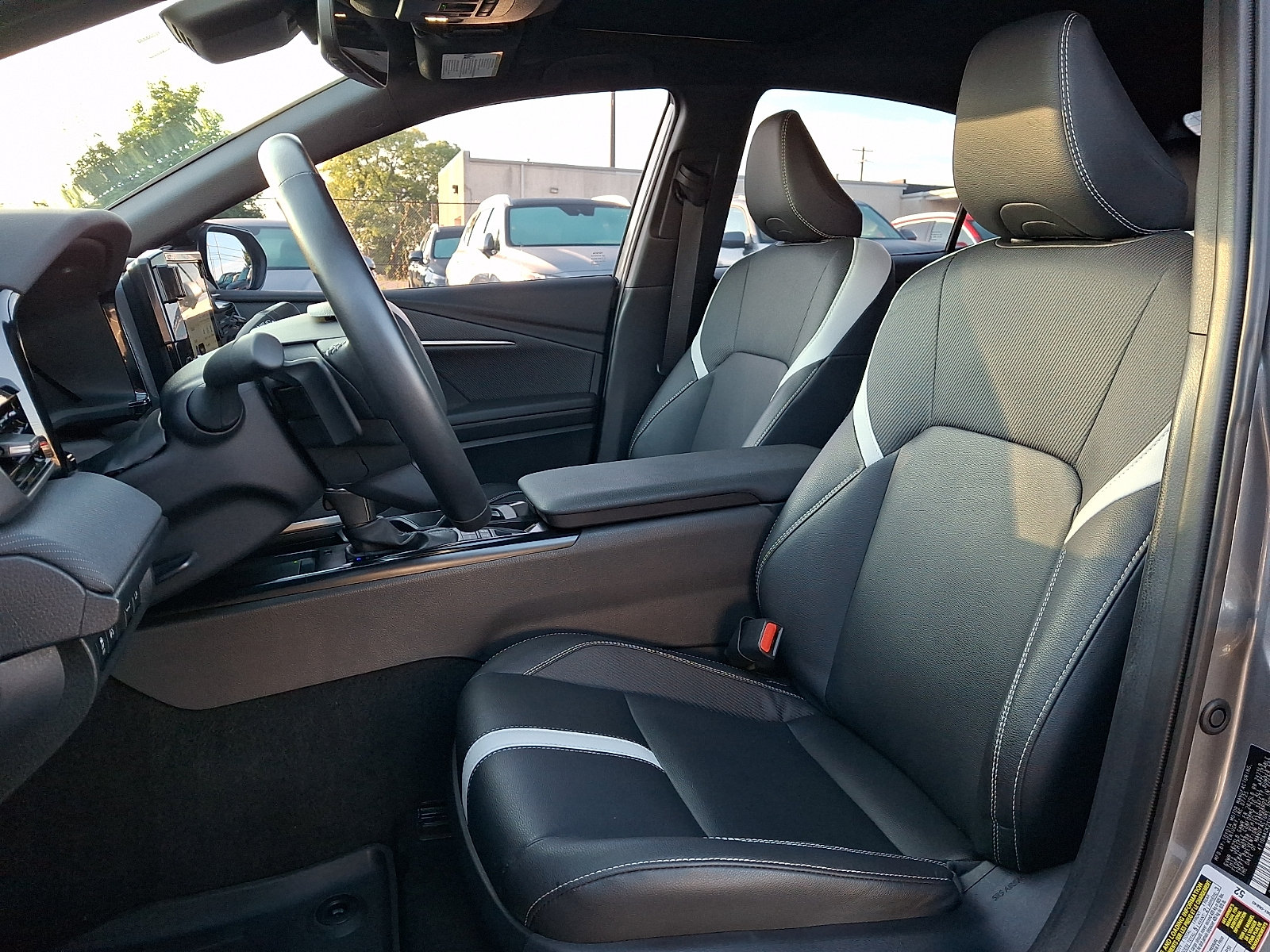 Used 2025 Toyota Camry SE FWD image 13