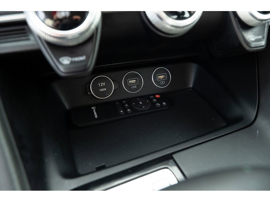 Used 2023 Genesis G70 2.0T image 28