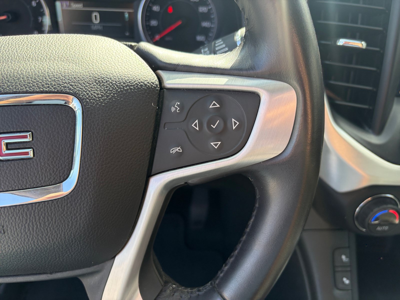 Used 2018 GMC Acadia SLT AWD/4WD image 11