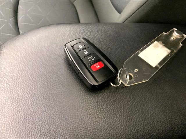 Used 2022 Toyota RAV4 XLE w/ Convenience Package image 11