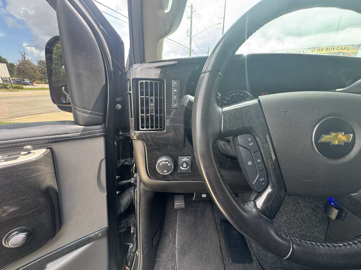 Used 2021 Chevrolet Express 2500 w/ Enhanced Convenience Package RWD image 14