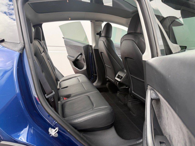 Used 2022 Tesla Model Y Long Range image 14
