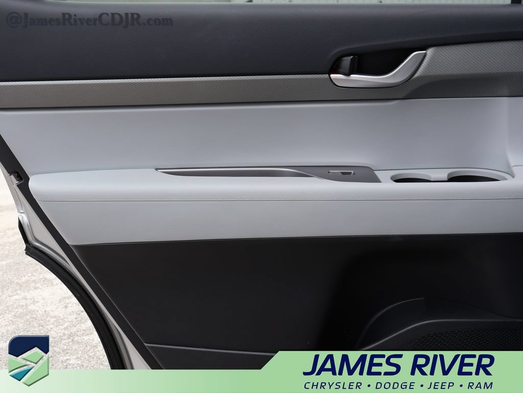 Used 2025 Hyundai Palisade SEL FWD image 18