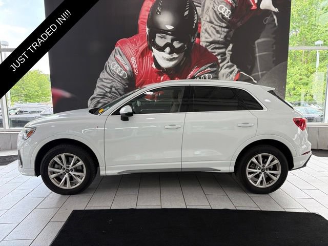 Used 2023 Audi Q3 2.0T Premium w/ Convenience Package AWD/4WD image 2