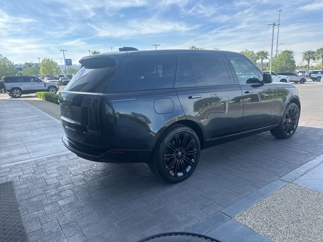 Used 2024 Land Rover Range Rover Long Wheelbase SE image 5