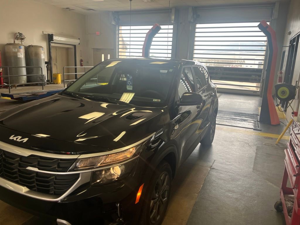 Used 2024 Kia Seltos LX AWD/4WD image 4