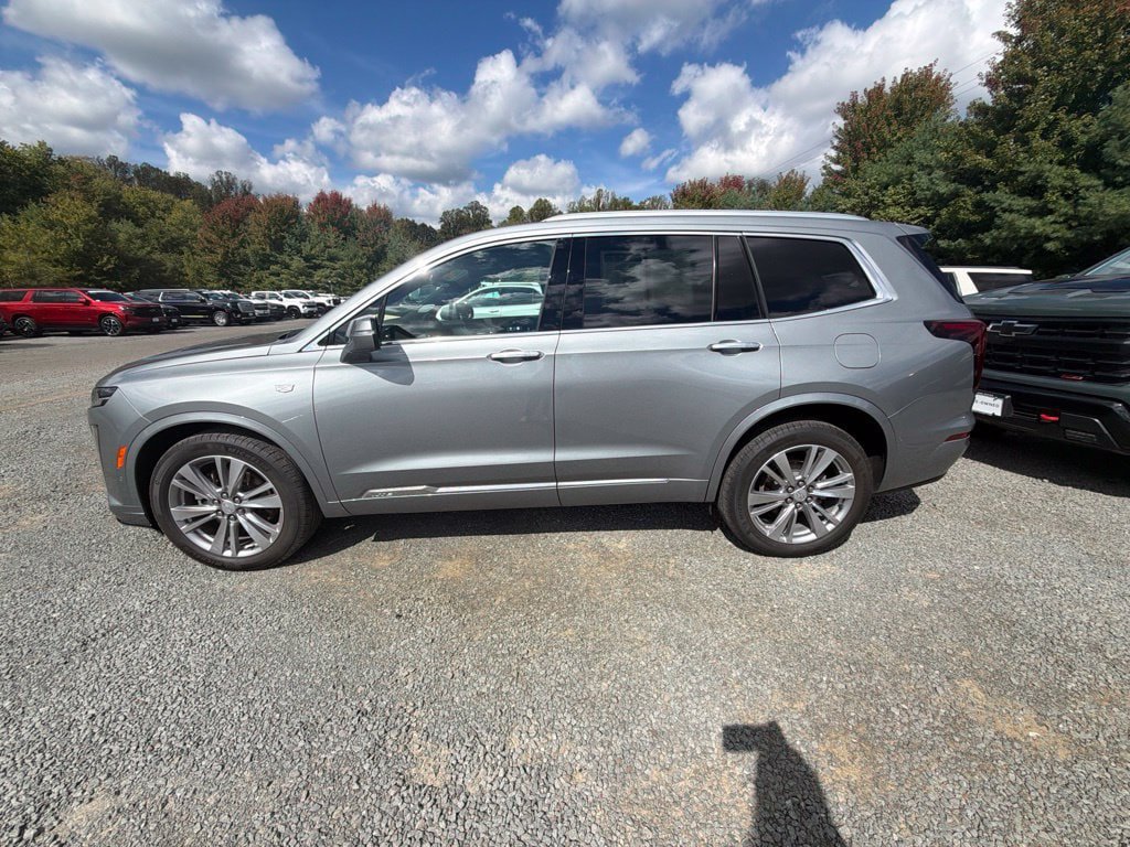 Used 2024 Cadillac XT6 Premium Luxury w/ Technology Package AWD/4WD image 4