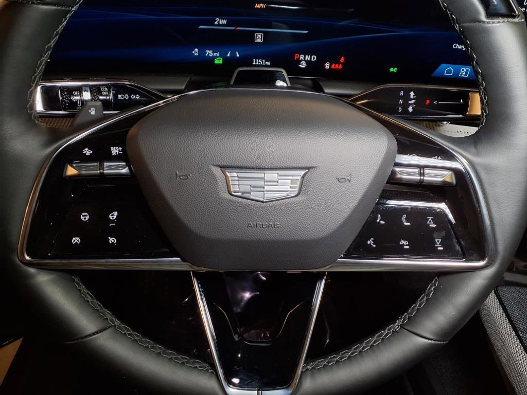 Used 2025 Cadillac Optiq Sport 1 w/ LPO, ONYX Package image 8