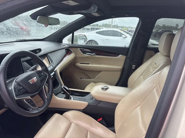 Used 2017 Cadillac XT5 Luxury w/ Driver Awareness Package FWD image 13
