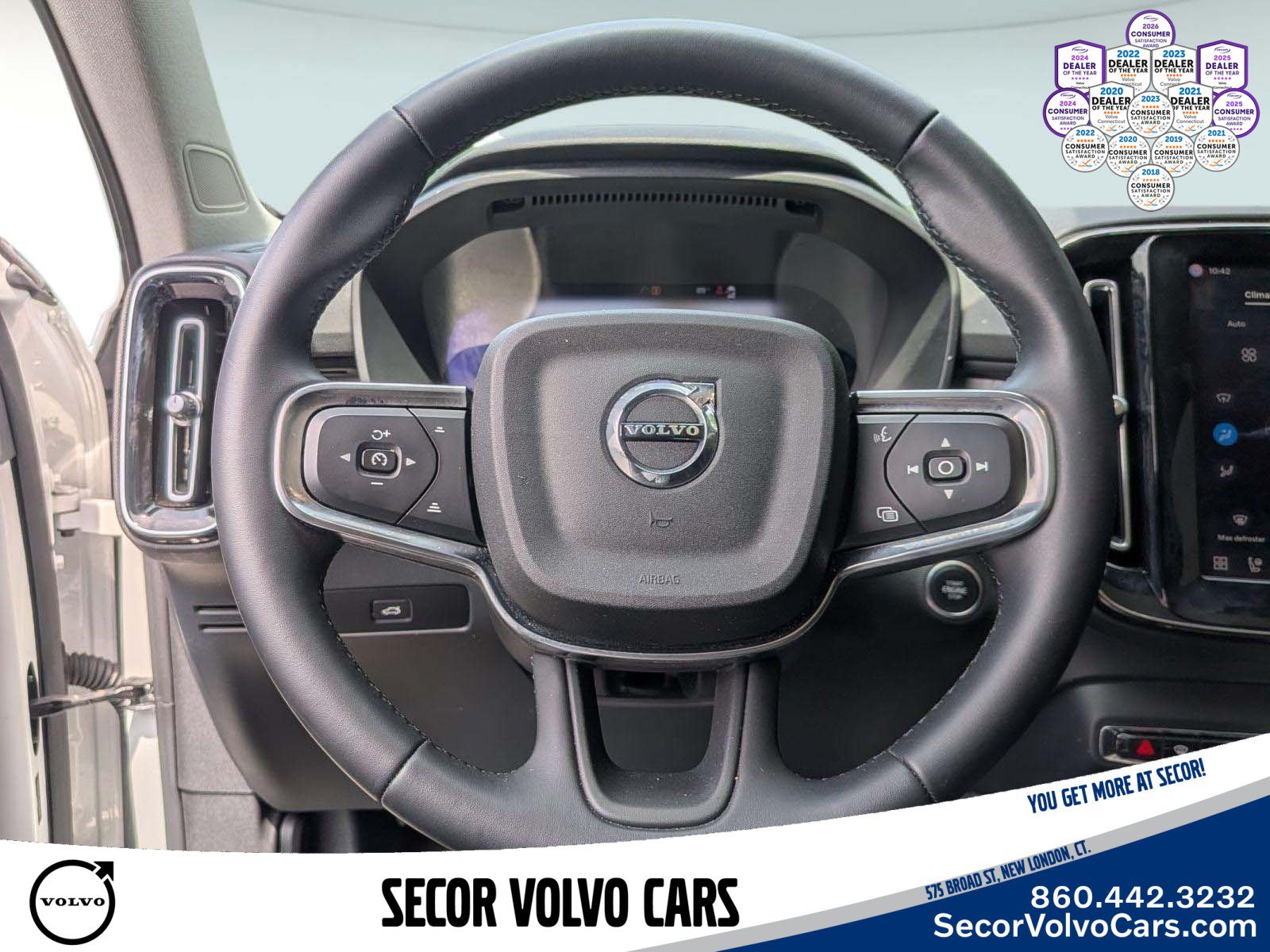Used 2024 Volvo XC40 B5 Plus w/ Protection Package Premier AWD/4WD image 19