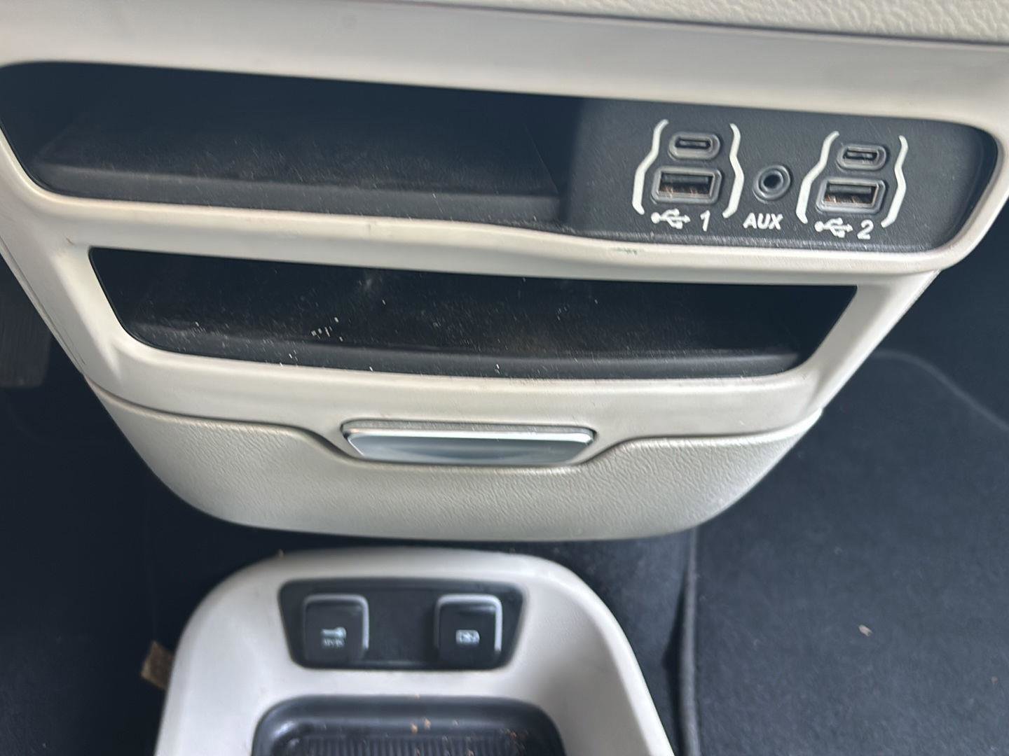 Used 2021 Chrysler Voyager Lxi FWD image 15