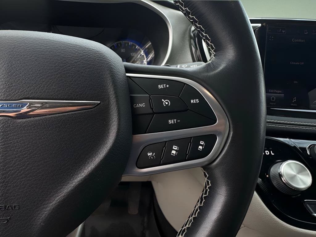 Used 2021 Chrysler Pacifica Touring-L FWD image 25