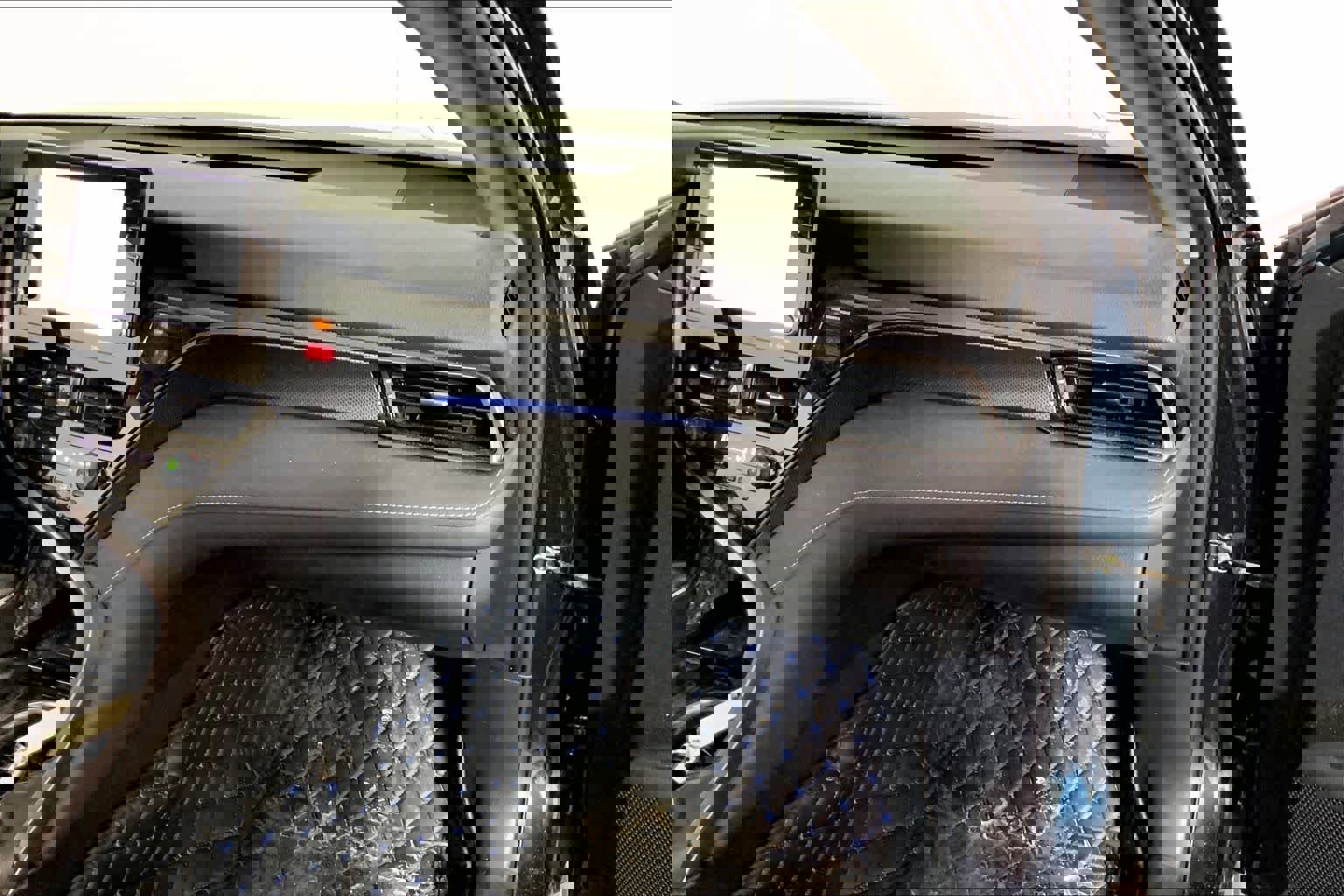 Used 2021 Toyota Camry XSE w/ Carpet Mat Package (TMS) image 19