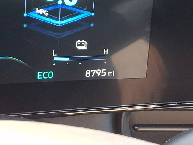 Certified 2025 Hyundai Elantra SEL FWD image 19